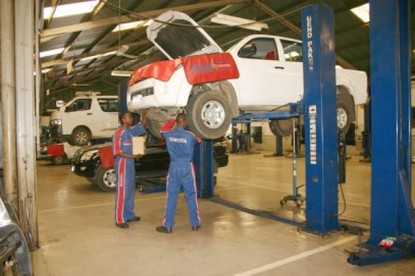 Toyota recheamă în service 870.000 de vehicule